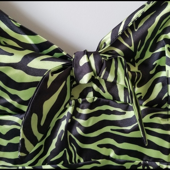 Capsule 98 size 8 ruffled green mini dress - Picture 3 of 6